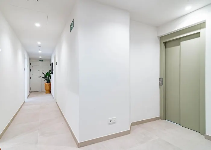 מלון Seaclub Suites By Roomservices *