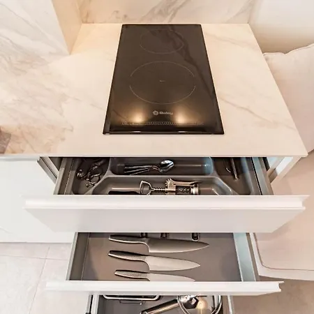 Lägenhet Seaclub Suites By Roomservices Estepona