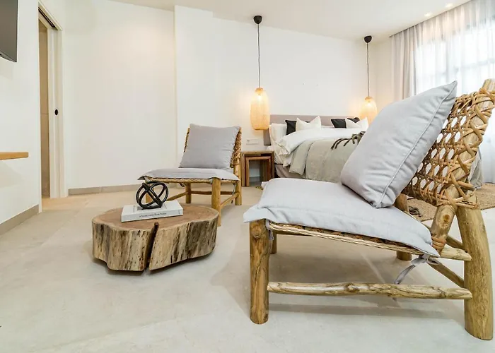 Seaclub Suites By Roomservices *